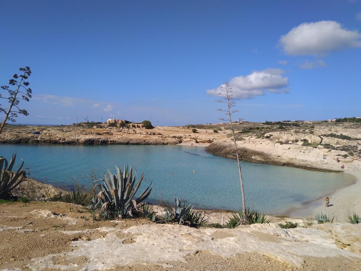 Cala Creta Apartment Lampedusa Bagian luar foto